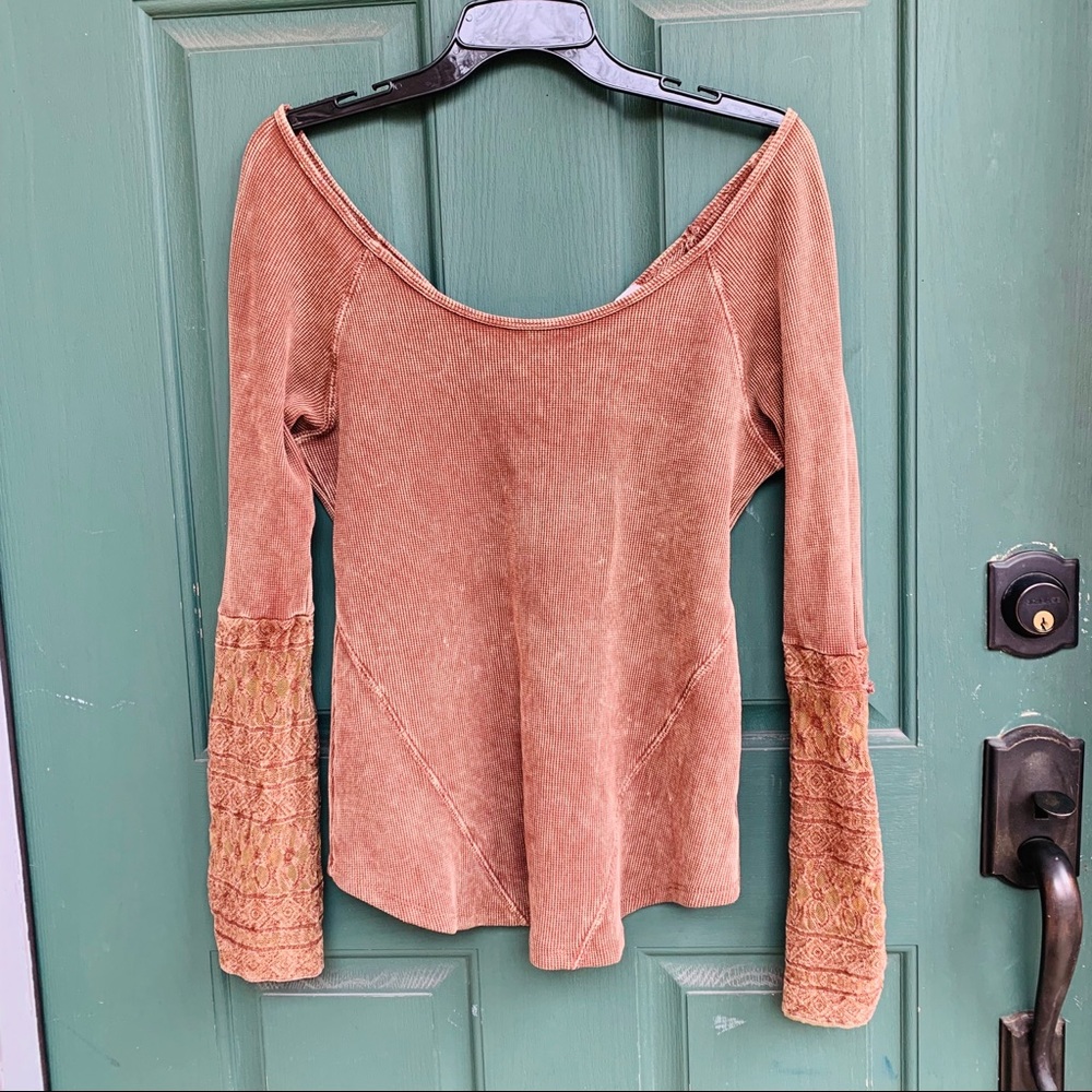 T Party bell sleeve embroidered long sleeve large